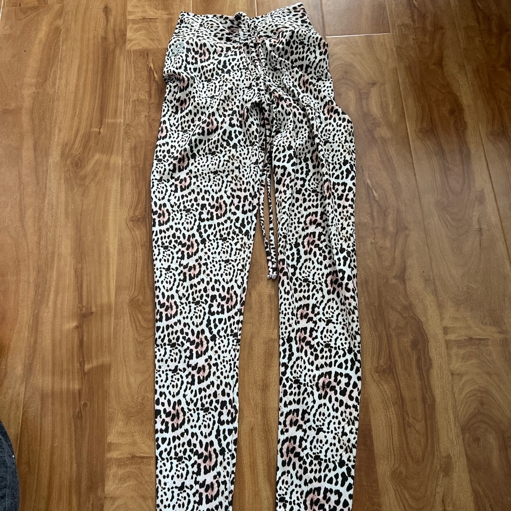 Oh Yas Fit Scrunch leggings leopard
